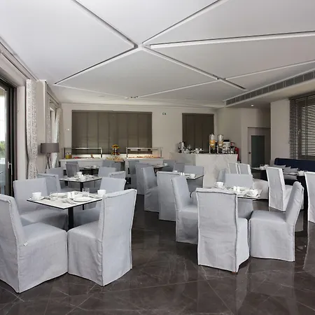 Lagouvardos Village Hotel 3*