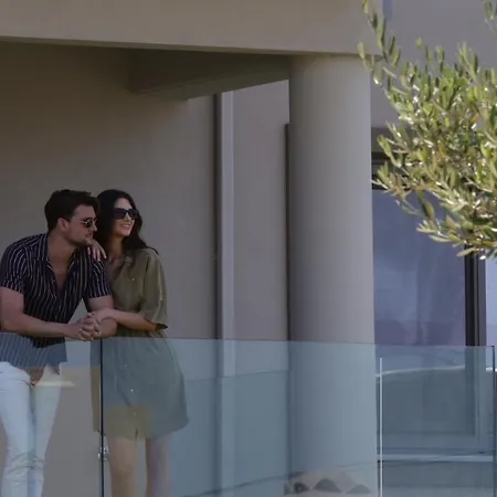 Lagouvardos Village マラトポリス